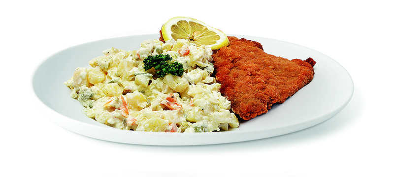 Vepřový řízek s bramborovým salátem